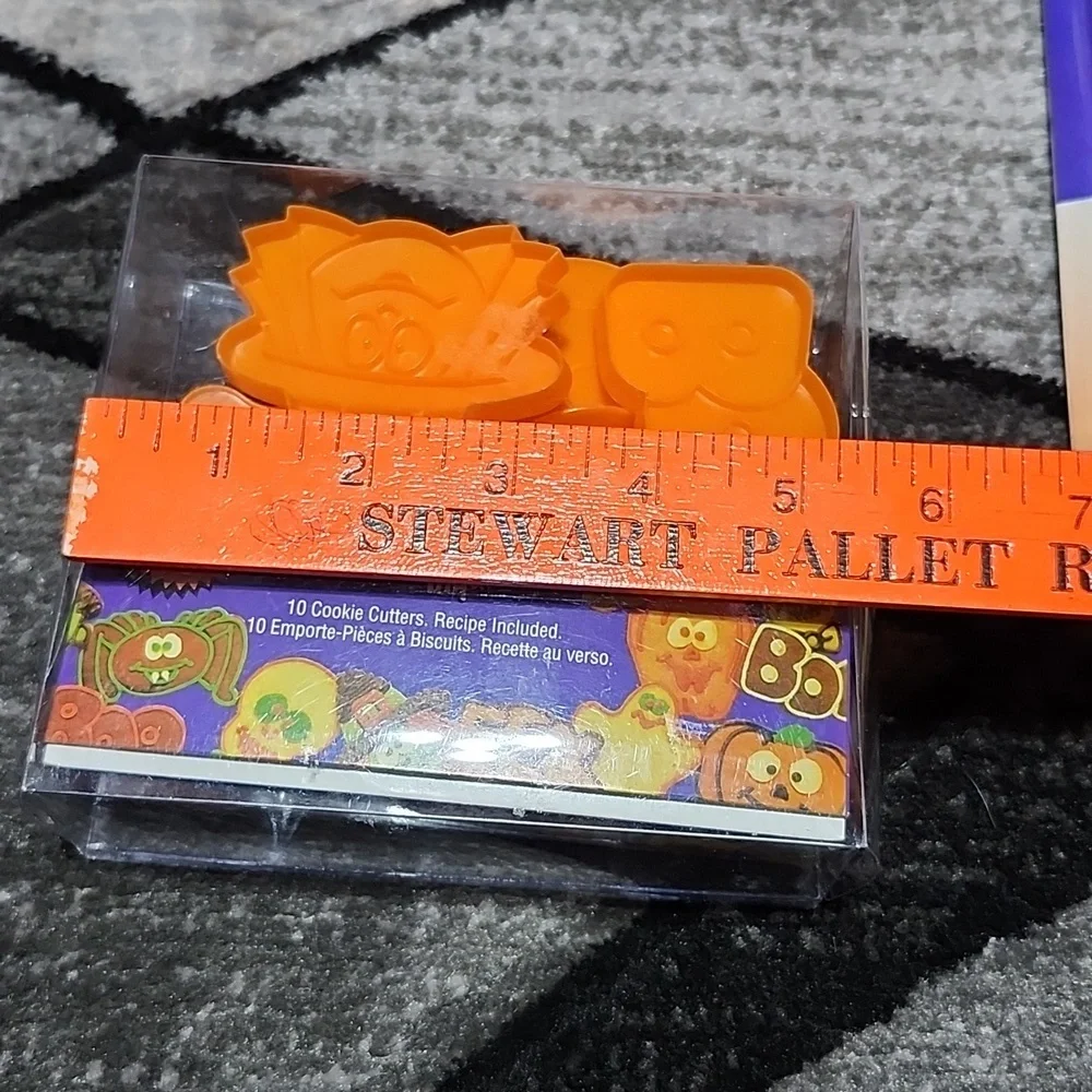 WILTON 2005 FOX RUN HALLOWEEN SPOOKY COOKIES BISCUITS CUTTERS COLLECTIBLES